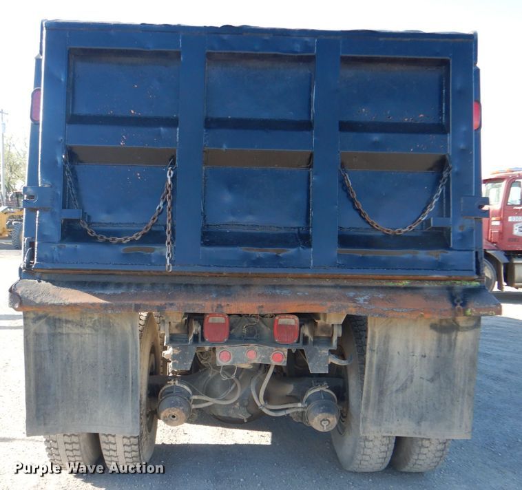image for item IY9441 2005 International 7500  dump truck