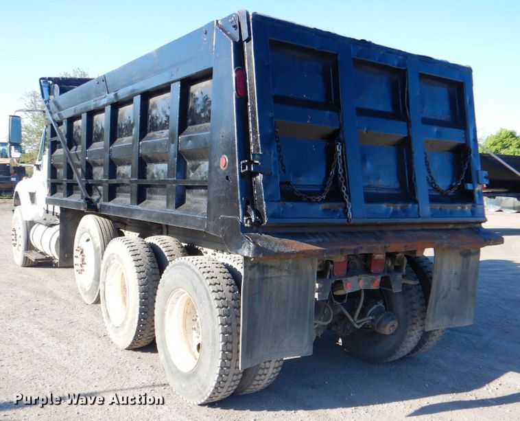 image for item IY9441 2005 International 7500  dump truck