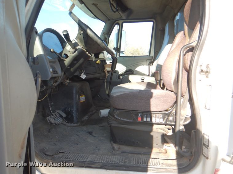 image for item IY9441 2005 International 7500  dump truck