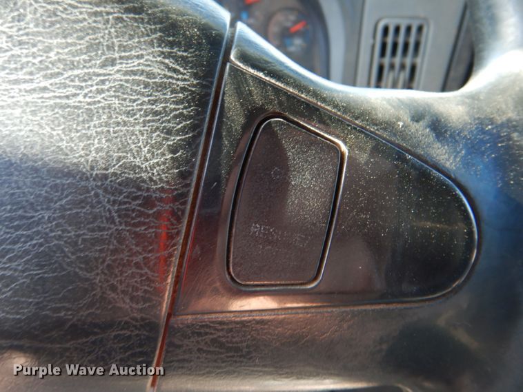 image for item IY9441 2005 International 7500  dump truck