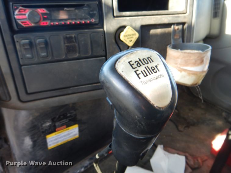 image for item IY9441 2005 International 7500  dump truck