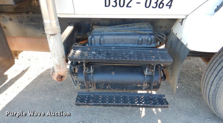 image for item IY9441 2005 International 7500  dump truck