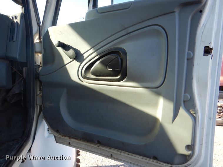 image for item IY9441 2005 International 7500  dump truck