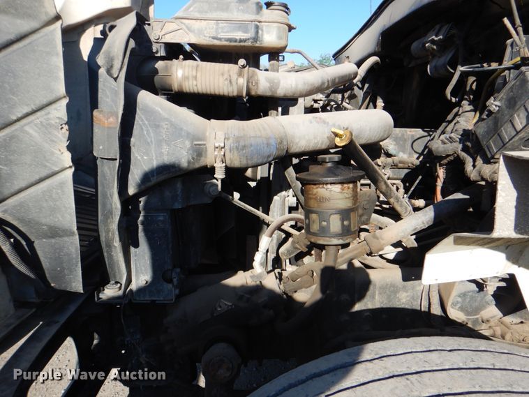 image for item IY9441 2005 International 7500  dump truck