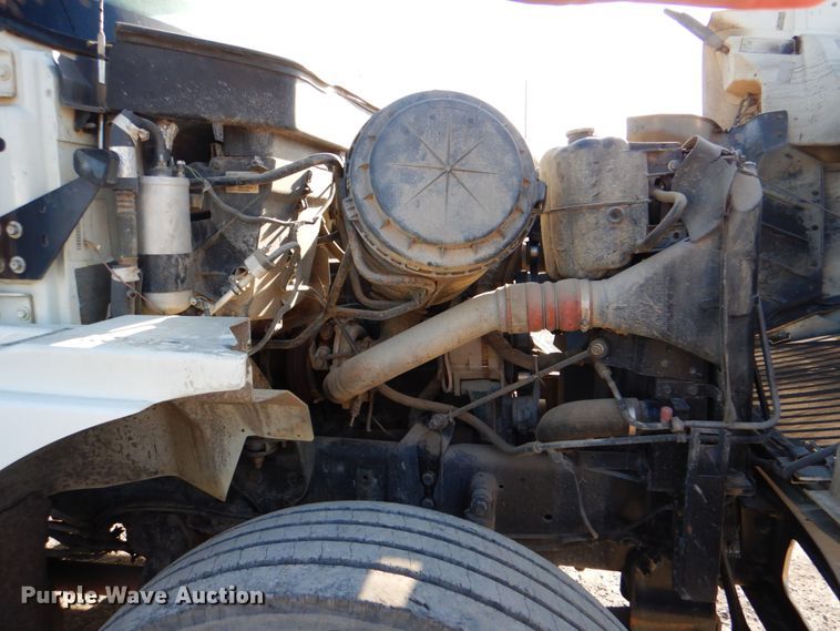 image for item IY9441 2005 International 7500  dump truck