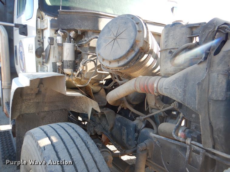 image for item IY9441 2005 International 7500  dump truck