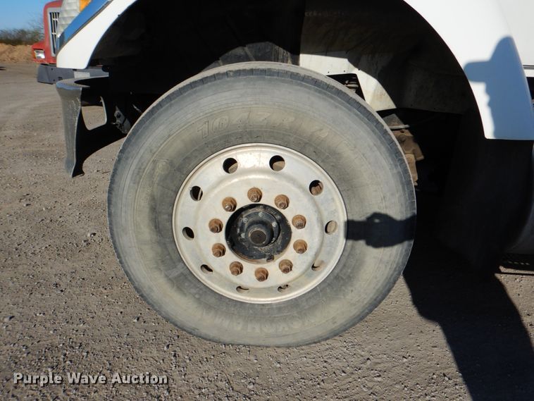 image for item IY9441 2005 International 7500  dump truck