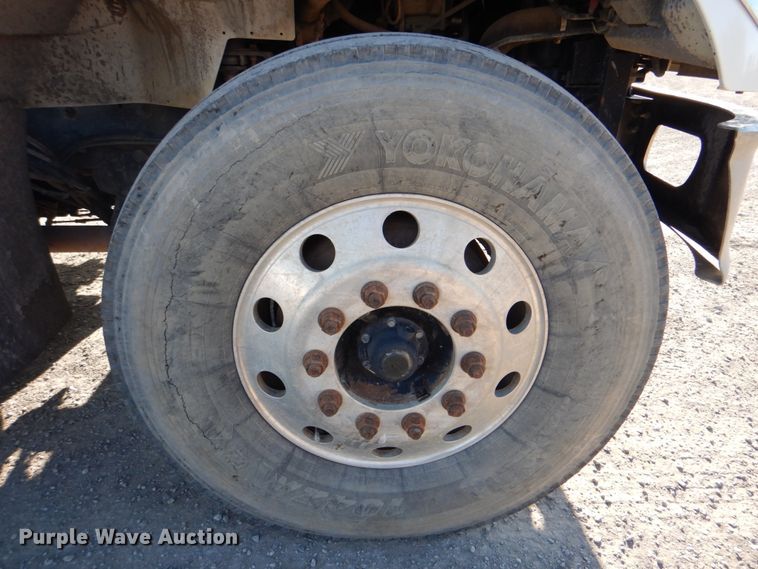 image for item IY9441 2005 International 7500  dump truck