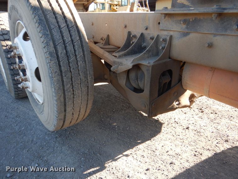 image for item IY9441 2005 International 7500  dump truck