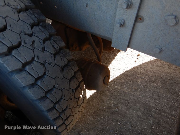 image for item IY9441 2005 International 7500  dump truck