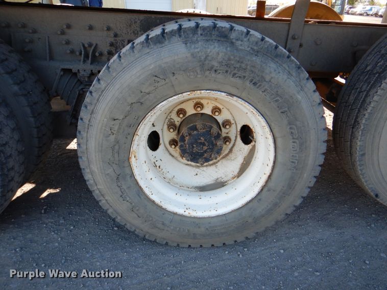 image for item IY9441 2005 International 7500  dump truck