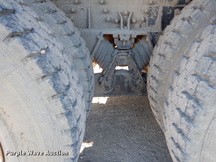 image for item IY9441 2005 International 7500  dump truck