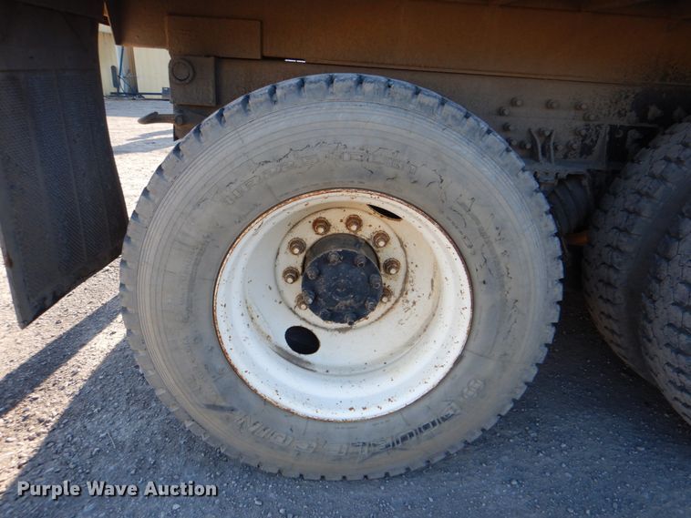 image for item IY9441 2005 International 7500  dump truck
