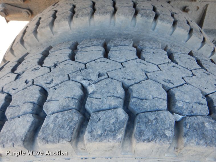 image for item IY9441 2005 International 7500  dump truck