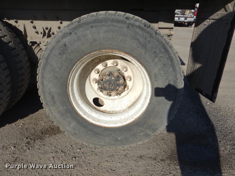 image for item IY9441 2005 International 7500  dump truck