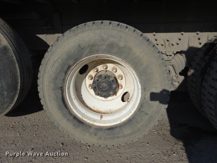 image for item IY9441 2005 International 7500  dump truck