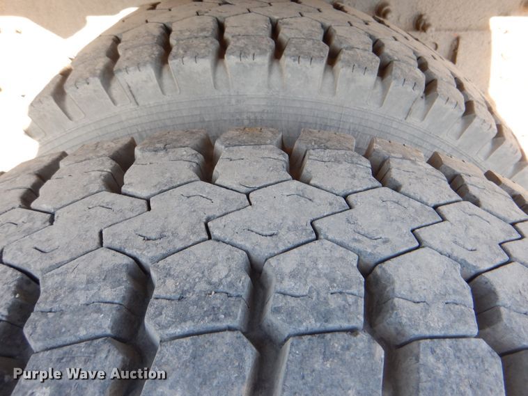 image for item IY9441 2005 International 7500  dump truck