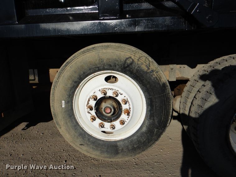 image for item IY9441 2005 International 7500  dump truck