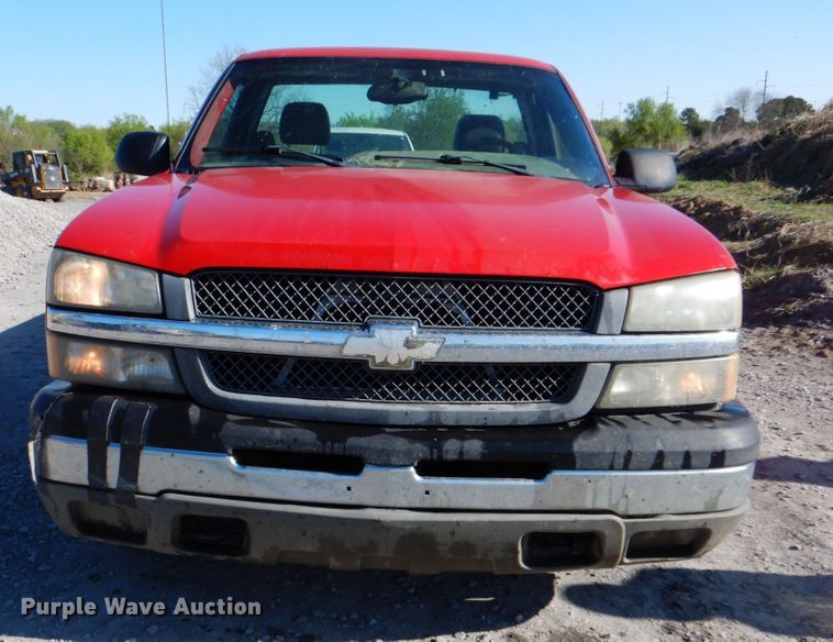 image for item IY9456 2004 Chevrolet Silverado 1500  pickup truck