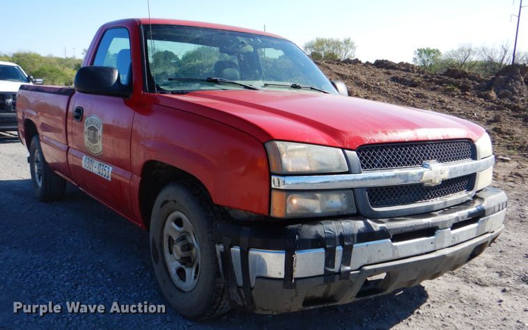 image for item IY9456 2004 Chevrolet Silverado 1500  pickup truck