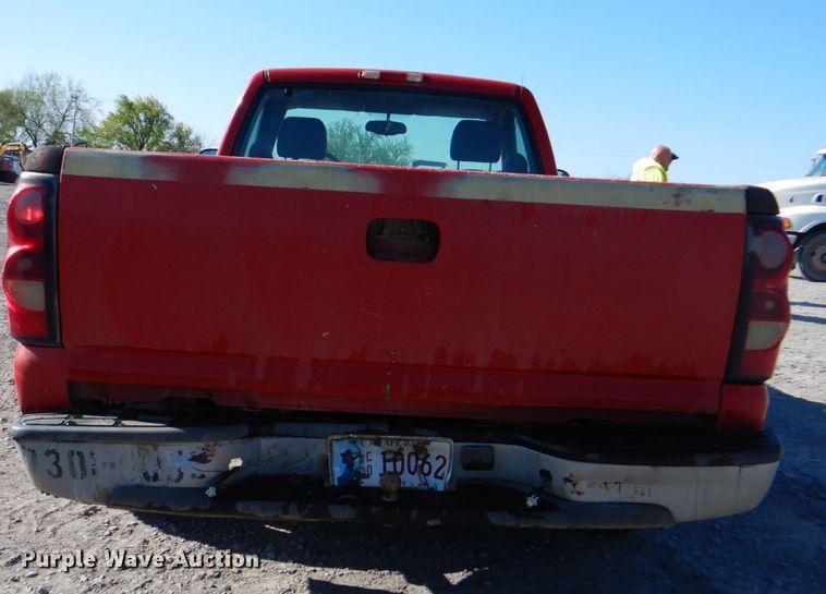 image for item IY9456 2004 Chevrolet Silverado 1500  pickup truck