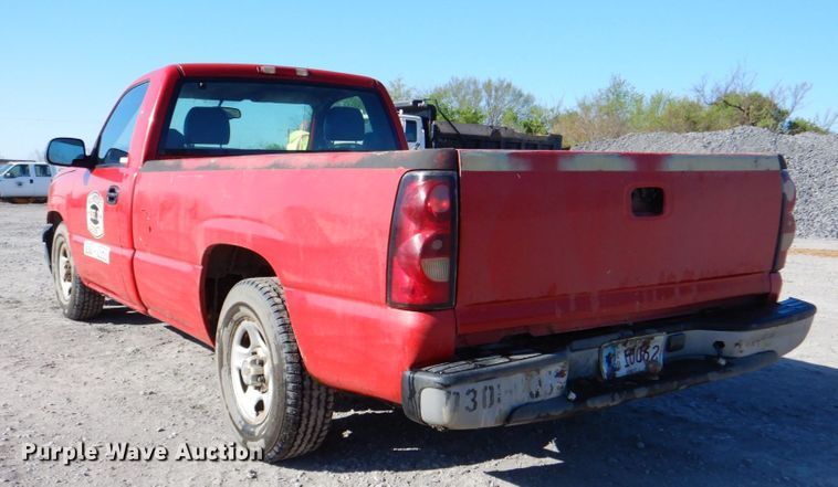image for item IY9456 2004 Chevrolet Silverado 1500  pickup truck