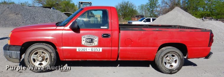 image for item IY9456 2004 Chevrolet Silverado 1500  pickup truck