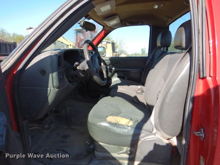 image for item IY9456 2004 Chevrolet Silverado 1500  pickup truck