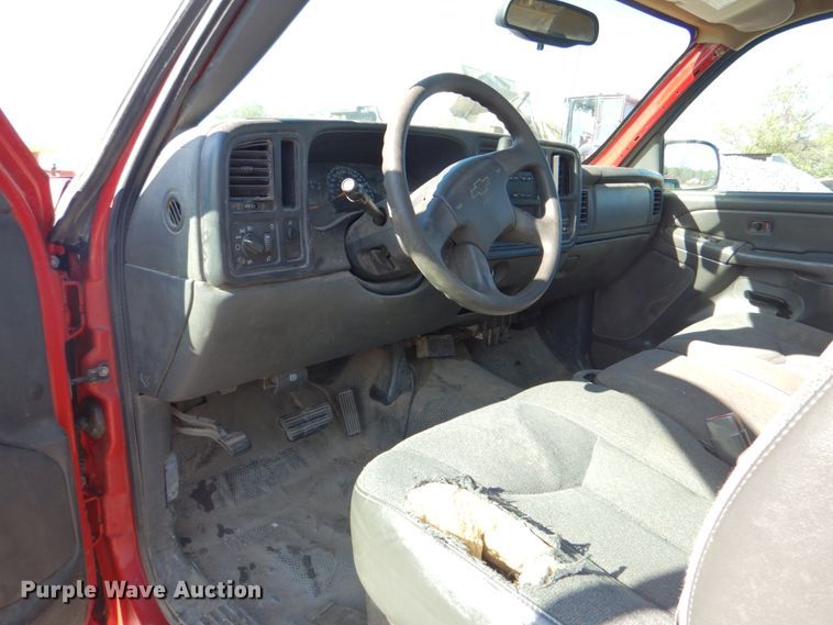 image for item IY9456 2004 Chevrolet Silverado 1500  pickup truck