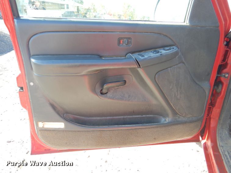 image for item IY9456 2004 Chevrolet Silverado 1500  pickup truck