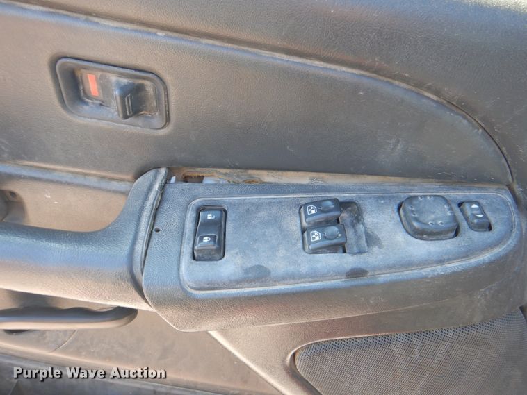 image for item IY9456 2004 Chevrolet Silverado 1500  pickup truck