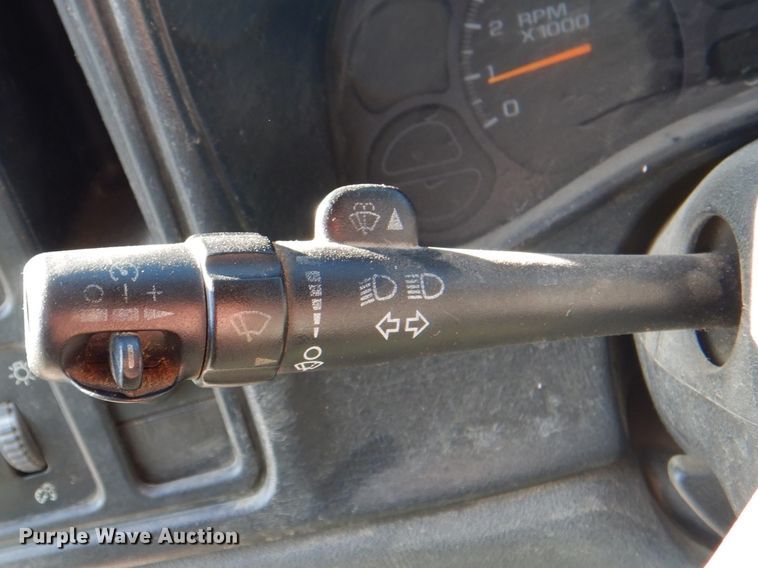 image for item IY9456 2004 Chevrolet Silverado 1500  pickup truck