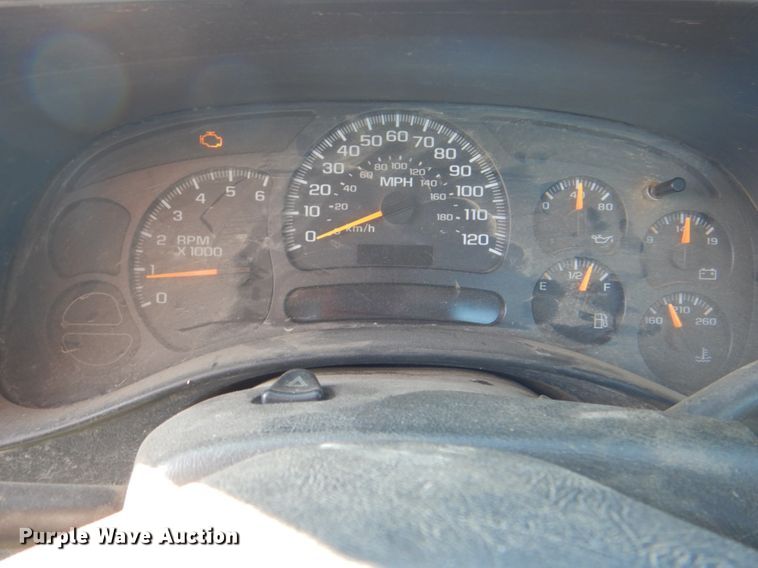 image for item IY9456 2004 Chevrolet Silverado 1500  pickup truck