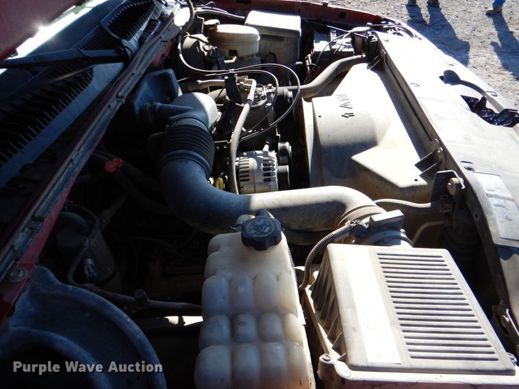 image for item IY9456 2004 Chevrolet Silverado 1500  pickup truck