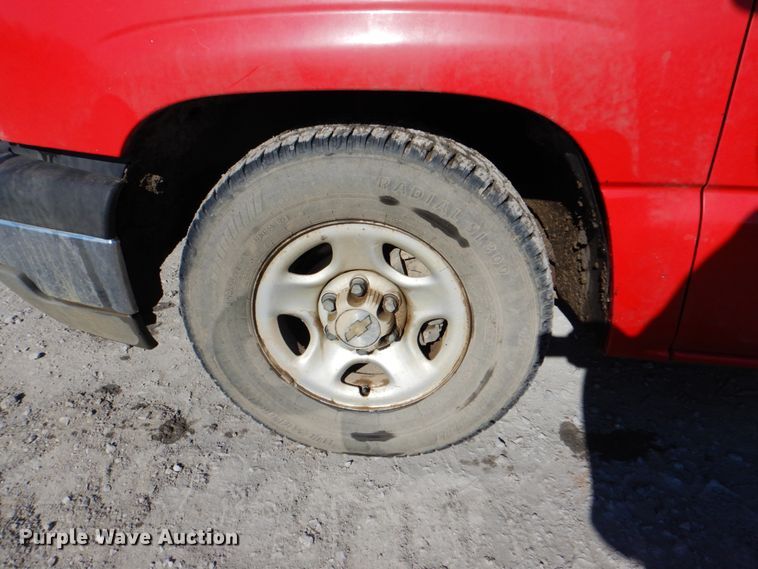 image for item IY9456 2004 Chevrolet Silverado 1500  pickup truck