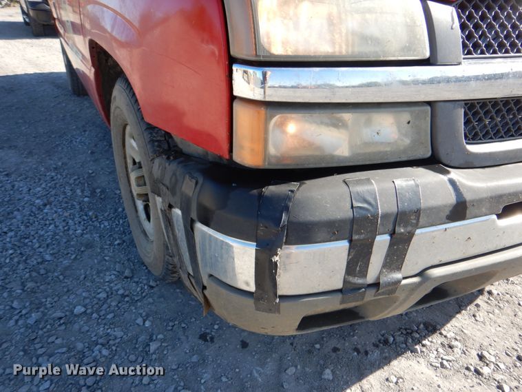 image for item IY9456 2004 Chevrolet Silverado 1500  pickup truck