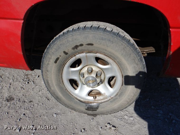 image for item IY9456 2004 Chevrolet Silverado 1500  pickup truck