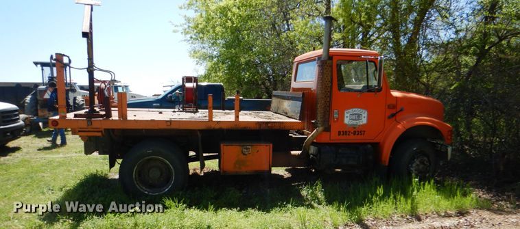 image for item IY9461 1992 International 4700  flatbed truck