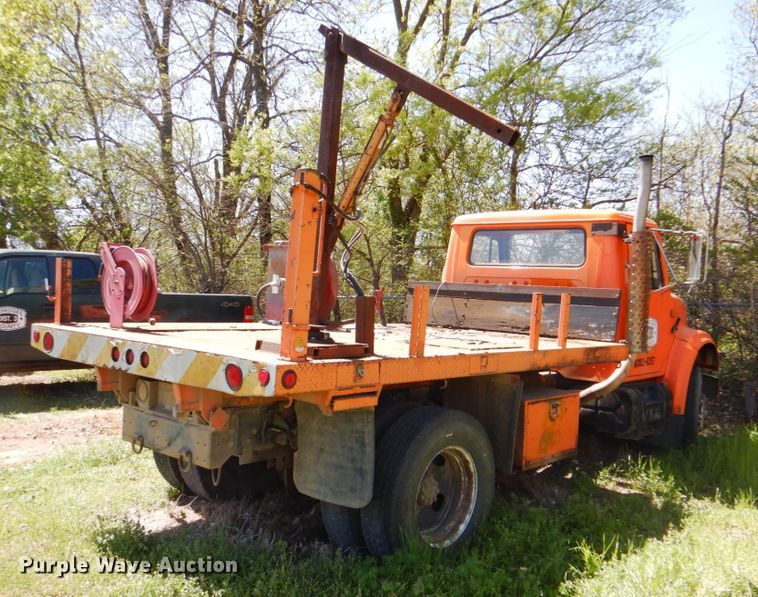 image for item IY9461 1992 International 4700  flatbed truck