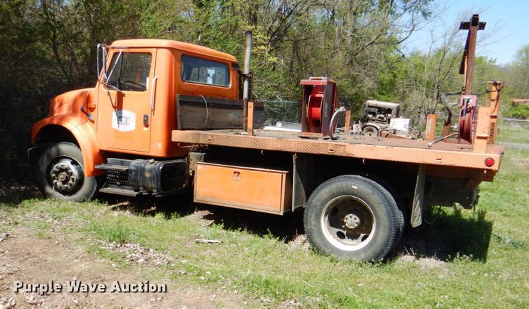 image for item IY9461 1992 International 4700  flatbed truck