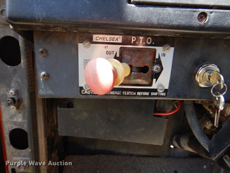 image for item IY9461 1992 International 4700  flatbed truck