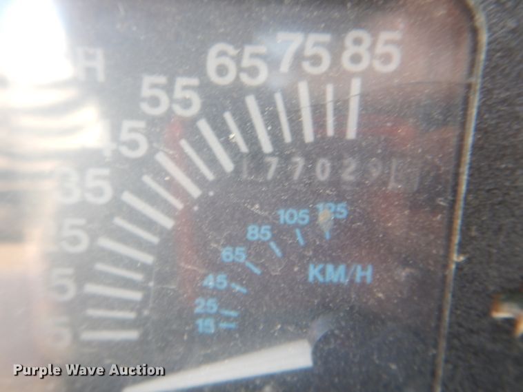 image for item IY9461 1992 International 4700  flatbed truck