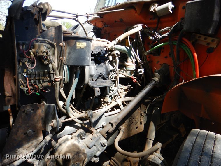 image for item IY9461 1992 International 4700  flatbed truck