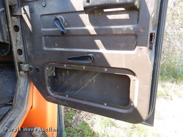 image for item IY9461 1992 International 4700  flatbed truck