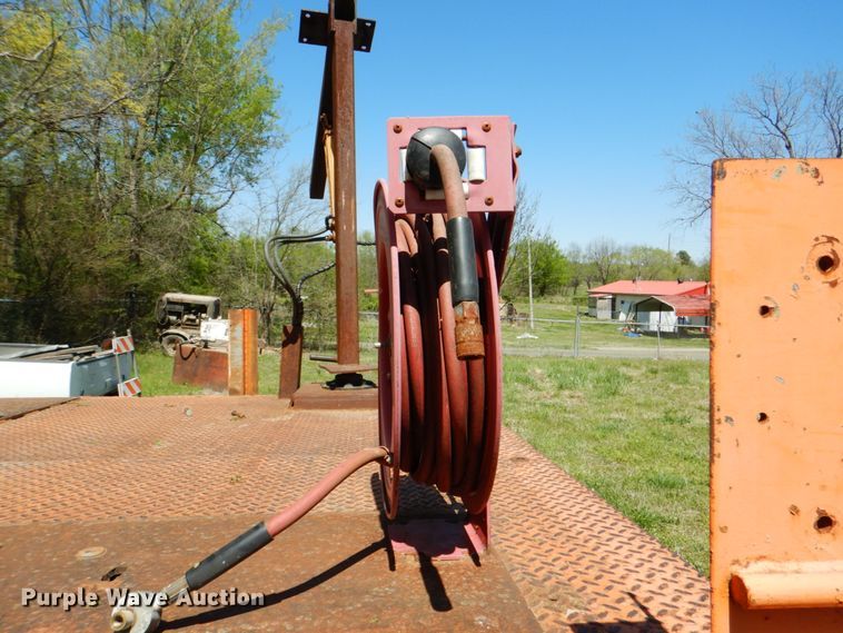 image for item IY9461 1992 International 4700  flatbed truck