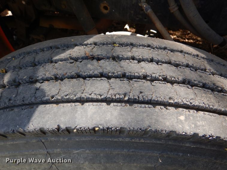 image for item IY9461 1992 International 4700  flatbed truck