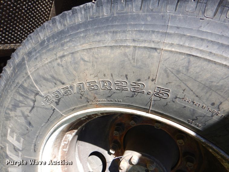 image for item IY9461 1992 International 4700  flatbed truck