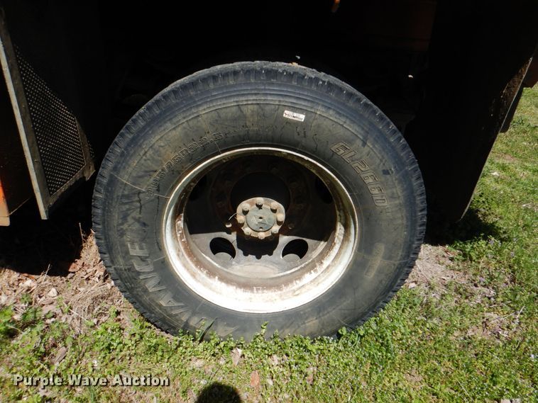 image for item IY9461 1992 International 4700  flatbed truck