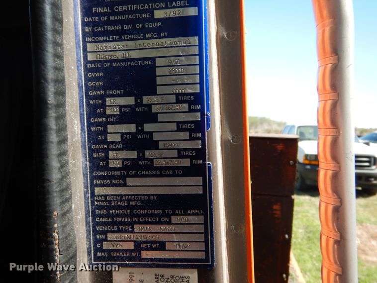 image for item IY9461 1992 International 4700  flatbed truck