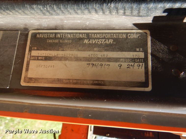 image for item IY9461 1992 International 4700  flatbed truck